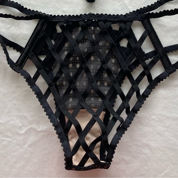 VS Lace Bustier in Black/Nude Lace 32B, Lace Thong XS, Strappy Back Panty XS - Picture 3 of 8